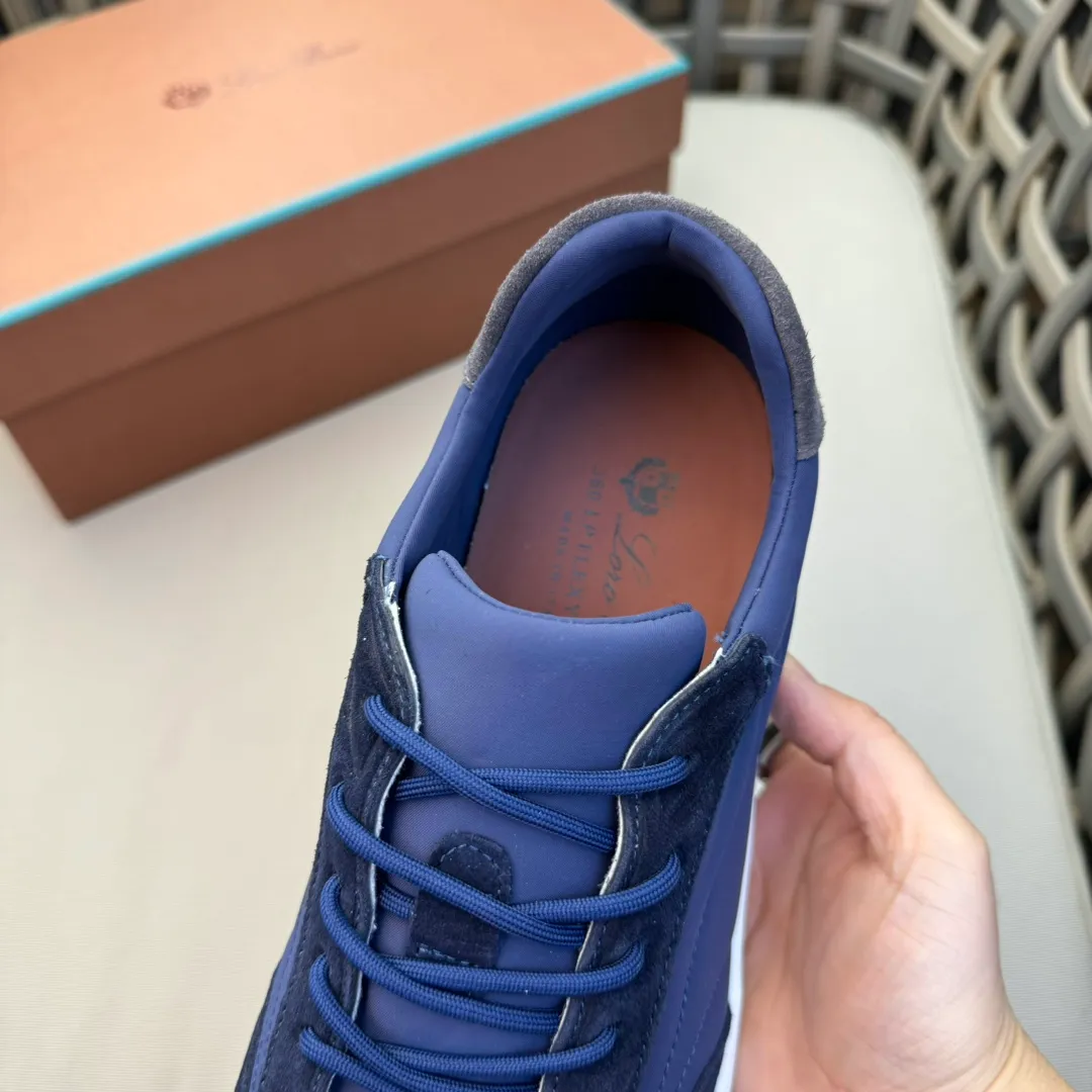 Factory price: 460💰Loro men's shoes💰iana WeekendWalk men's waterproof sports shoes! Waterproof canvas warm men's shoes, the lightest L men's shoes in history 💰jogging shoes, the upper is made of Wind microfiber with StormSystem® waterproof and windproof treatment and goatskin, which is waterproof and warm. There will be a little wrinkle on the upper, which is normal because the waterproof fabric is very soft and the exquisite carving is very challenging. Craftsmanship and lathe workmanship, the lining is made of cloth for a warmer and more comfortable fit, and the Kummel-colored rubber outsole is made of lightweight material: this structure ensures proper weight distribution during walking, improves shock absorption and rebound, enhances grip and stability, and the eyelets and upper back of the shoe are embellished with light and very comfortable shoes! Packed in the original box at the counter, multiple colors available! Size: 39-40-41-42-43-44 45 standard leather shoe size